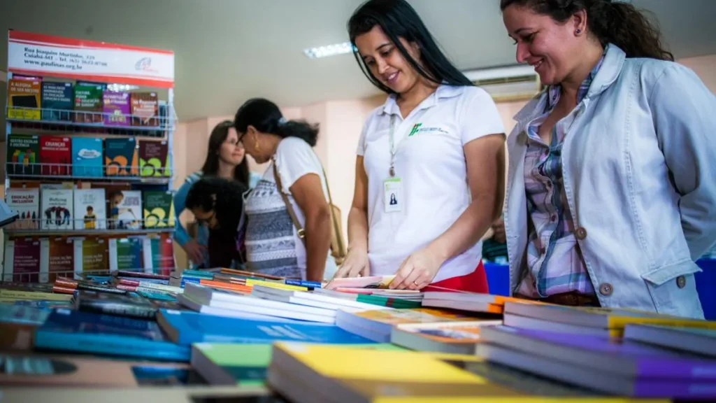 Nove municípios de Mato Grosso recebem selo que valoriza bibliotecas e cultura local Nove municípios de Mato Grosso recebem selo que valoriza bibliotecas e cultura local