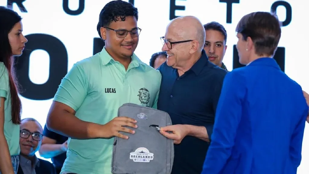 Mato Grosso lança programa inovador para jovens da educação pública na aviação Mato Grosso lança programa inovador para jovens da educação pública na aviação