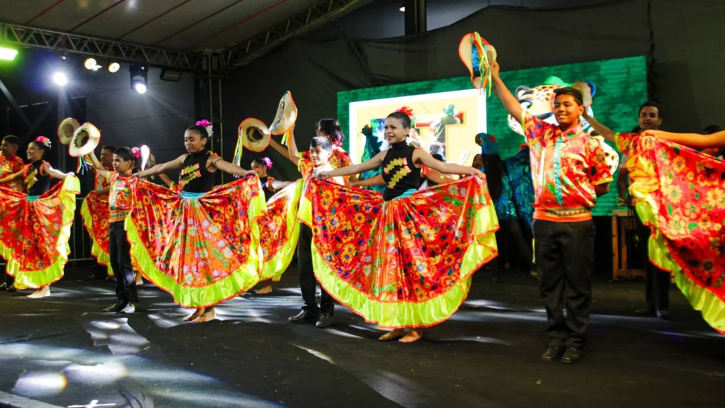 Cultura de Várzea Grande Encanta e Se Destaca na FIT Pantanal 2026 com Tradição e Arte Cultura de Várzea Grande Encanta e Se Destaca na FIT Pantanal 2026 com Tradição e Arte