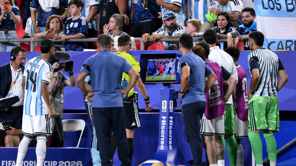 FIFA Adota Medida Inédita para Melhorar Arbitragem nas Semifinais da Copa do Mundo FIFA Adota Medida Inédita para Melhorar Arbitragem nas Semifinais da Copa do Mundo