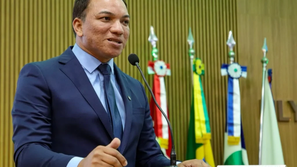 Afonso Aragão assume cadeira na Câmara de Rondonópolis e apresenta prioridades para mandato temporário Afonso Aragão assume cadeira na Câmara de Rondonópolis e apresenta prioridades para mandato temporário