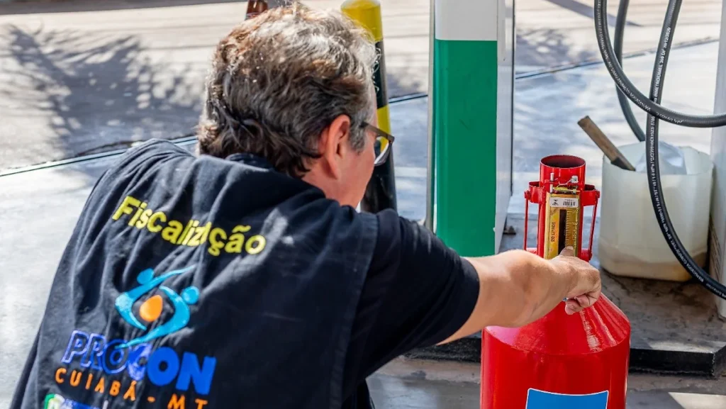 Posto em Cuiabá usa tecnologia sofisticada para burlar fiscalização em bombas de combustível Posto em Cuiabá usa tecnologia sofisticada para burlar fiscalização em bombas de combustível