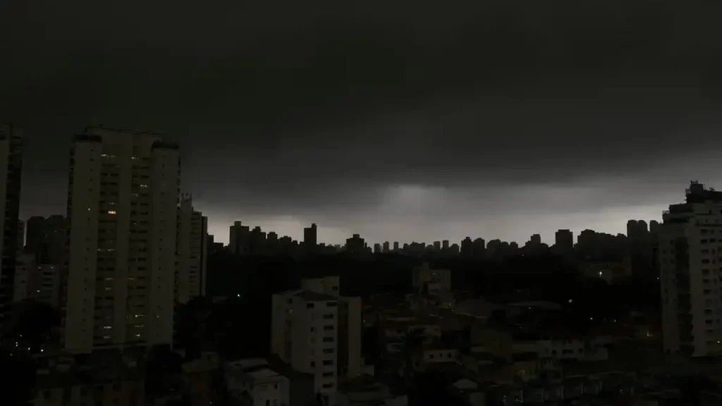 Alerta vermelho para tempestades em 549 cidades do Sul: saiba onde e como se preparar Alerta vermelho para tempestades em 549 cidades do Sul: saiba onde e como se preparar